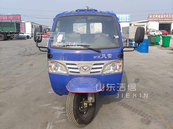 機動(dòng)三輪勾臂垃圾車(chē)產(chǎn)品特點(diǎn)