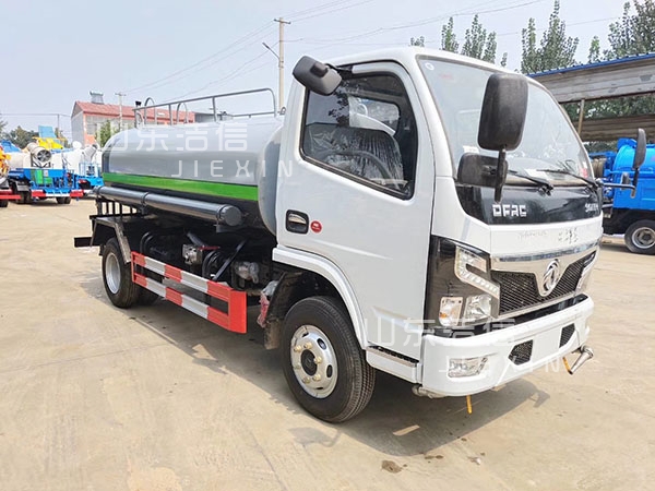機動(dòng)四輪灑水車(chē)構造說(shuō)明